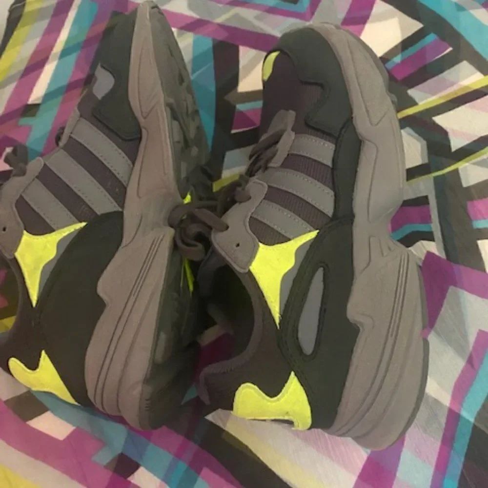 Addidas Yung-96 Grey and Neon, size 7 - Picture 5 of 6